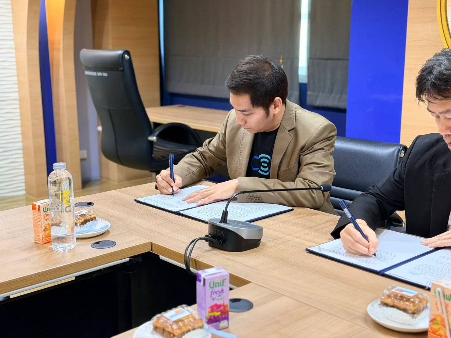 Both sides sign the MOU documents side by side