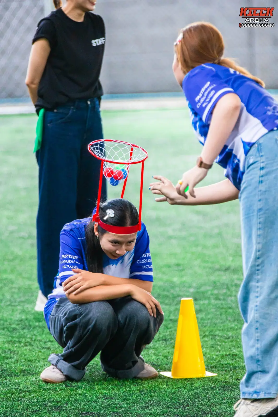 A hoop-catching game